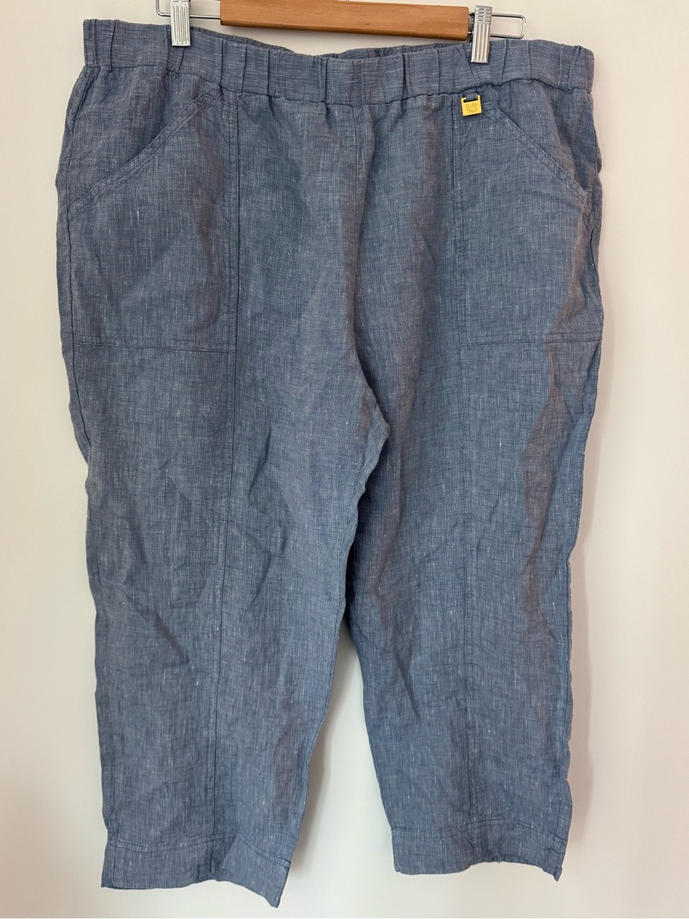 Ellen Tracy 100% Linen Elastic Waist Capri Pants